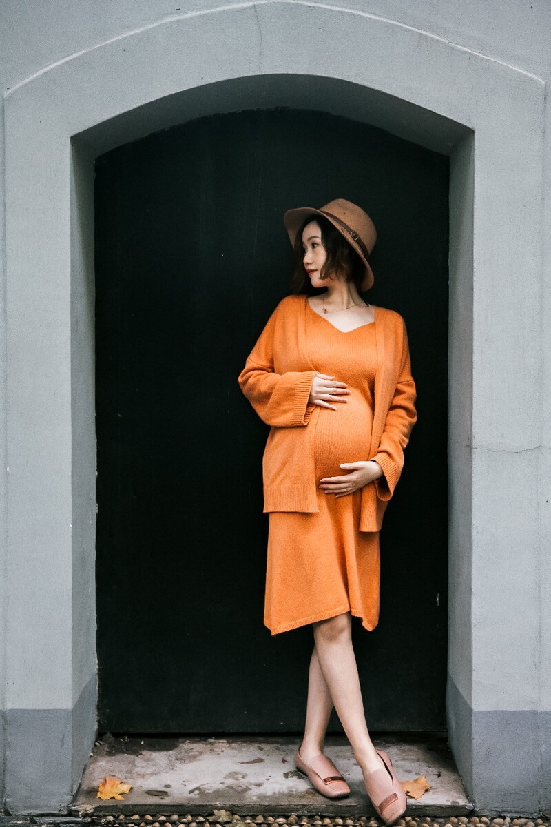 镜头下的生命律动 街拍孕妇与时尚孕装的独特魅力